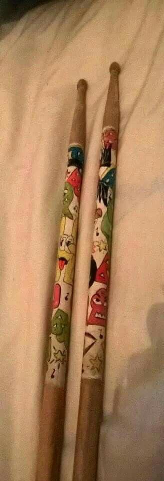 Drumstick Painting Ideas, Drumstick Art, Painted Drum Sticks, Drums Sticks, Drum Stick Bag, Drums, Graffiti, Hand Painted