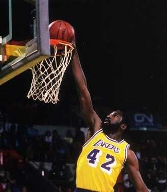 Showtime Lakers, James Worthy, Basketball Rules, Tarheels Basketball, Basketball Moves, I Love Basketball, Lakers Basketball, Nba Legends, Love And Basketball