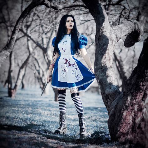 American Mcgee’s Alice, Dark Alice In Wonderland, Alice Cosplay, Alice Liddell, Alice In Wonderland Costume, Alice Madness Returns, Wonderland Costumes, Alice Madness, Amazing Cosplay