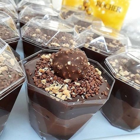 Bakery Kitchen, Christmas Cake Designs, Dessert Packaging, Cookie Dough Recipes, Fancy Cookies, Ferrero Rocher, Dessert Cups, Food Platters, Sweet Cakes