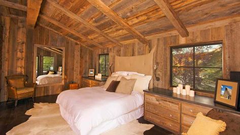 Modern Log Cabin Interior, Log Cabin Interior Design, Cabin Airbnb, Broken Bow Cabins, Country Living Decor, Modern Log Cabin, Cabin Interior Design, Log Cabin Interior, Log Home Decorating