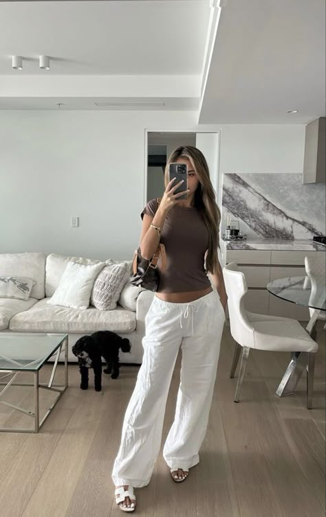 Casual Summer Outfits Linen Pants, White Cotton Trousers Outfit, Linen Pants White Outfit, Classy Travel Outfit Summer, Aesthetic Linen Pants Outfit, Spring Outfits Linen Pants, Beach Outfit Linen Pants, White Linen Pant Outfits, Linens Pants Outfit