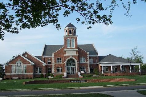 Lee University. My college experience that I dearly miss. Such a great school full of awesome people. Plus, it's Christ centered! Tennessee Aesthetic, Berkeley University, Cleveland Tennessee, Lee University, Cleveland Tn, Future Vision, College Experience, Top Colleges, Dream School