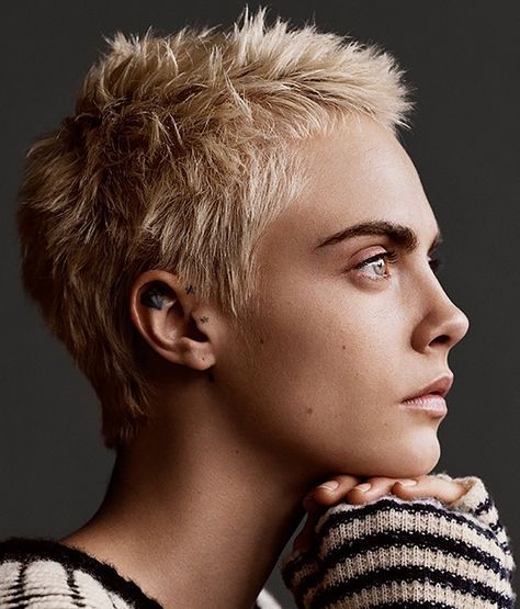 Short Pixie Cut With Bangs, Pixie Cut For Thick Hair, Bangs For Fine Hair, Short Blonde Hair Ideas, Really Short Haircuts, Cara Delevingne Hair, Spikey Short Hair, Spikey Hair, Short Punk Hair