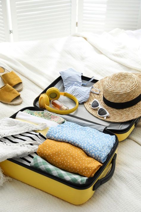 Suitcases Aesthetic, Suitcase With Clothes, Wrinkle Free Packing, Pack Suitcase, Packing Aesthetic, Promo Photoshoot, Open Suitcase, Packing For Vacation, Suitcases Travel