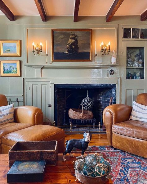 New England Style Living Room, Cosy Library, Winter Fireplace, New England Colonial, Parlor Room, Cottage Dining Rooms, Library Office, Colonial House, A Living Room