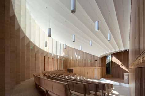 Niall McLaughlin Architects adds stone-clad auditorium to Oxford college campus Niall Mclaughlin, Auditorium Design, Oxford College, Interior Design Colleges, Lecture Hall, Theater Architecture, Lectures Room, Innovative Office, Lecture Theatre