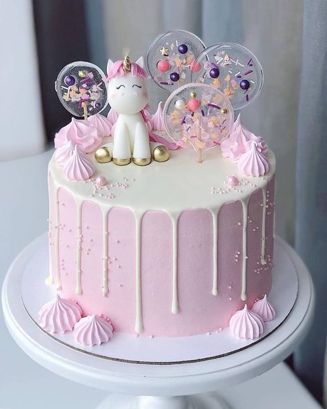 Unicorn lollipop cake by bakelikechef Tort Harry Potter, Gökkuşaği Pasta, Γενέθλια Mickey Mouse, Lollipop Cake, Pony Cake, Unicorn Birthday Cake, Magic Cake, Beautiful Birthday Cakes, Funfetti Cake