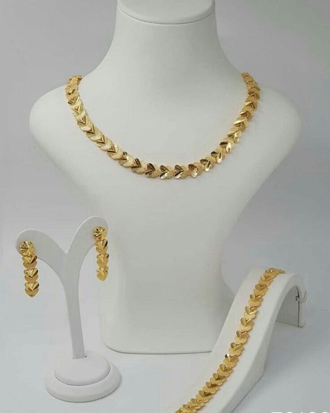 Dubai Gold Jewellery Design Necklaces, Stylish Gold Earrings, Light Weight Gold Necklace, Gold Set Design, Gold Necklace Design, Necklace Women Gold, Women Gold Chain, Dubai Gold Jewelry, Necklace Set Gold