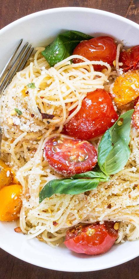 This Angel Hair Pasta with Cherry Tomato Sauce is so QUICK and EASY! Ready in about 20 minutes flat, and SO GOOD! Best with fresh summer cherry tomatoes. Angel Hair Pasta Recipes, Tomato Pasta Recipe, Fresh Tomato Recipes, Cherry Tomato Sauce, Cherry Tomato Pasta, Angel Hair Pasta, Tomato Sauce Recipe, Summer Recipes Dinner, Yummy Pasta Recipes