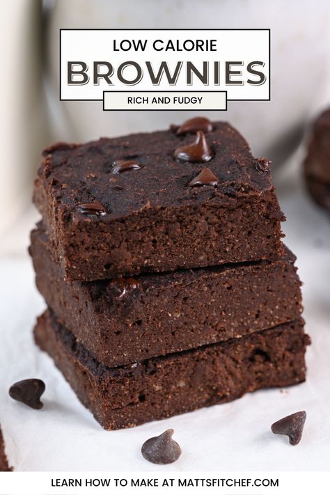 Low calorie healthy brownie recipe for weight loss and diet Low Calorie Protein Brownies, Low Calorie Brownies, Low Calorie Chocolate, Sugar Free Brownies, Low Calorie Protein, Healthy Sweet Snacks, Protein Brownies, Nut Free Recipes, Healthy Brownies