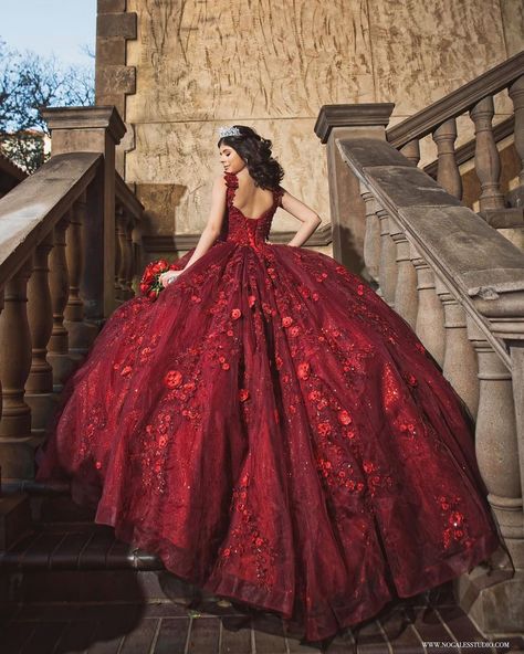 Jesse Nogales 📷 on Instagram: “DFW, Area Tx congrats: Melanie Bautista @anasquince_gowns @esmehairstyles” Burgundy Quinceanera, Burgundy Quinceanera Dresses, Quinceanera Dresses Black, Quinceanera Pictures, Ball Gown Quinceanera Dresses, Sweet 16 Party Invitations, Quinceanera Dresses Gold, Red Luxury, Radiant Red