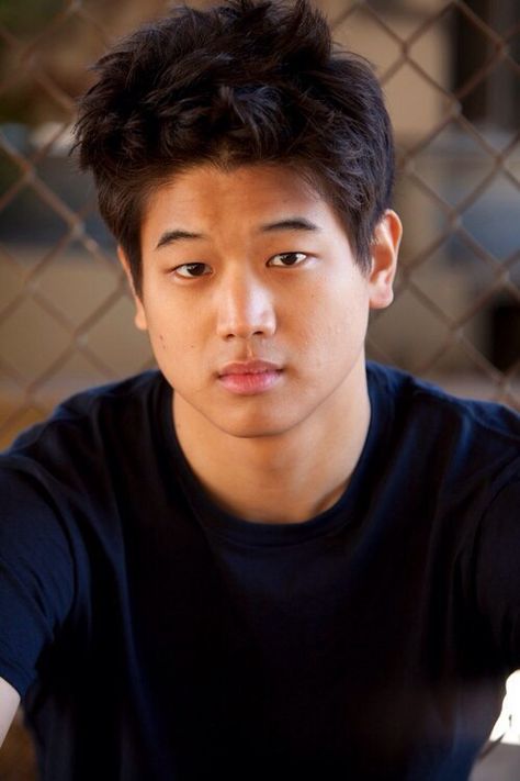 Ki Hong Lee (Minho, The Maze Runner) The Maze Runner, Maze Runner, Chain, Black