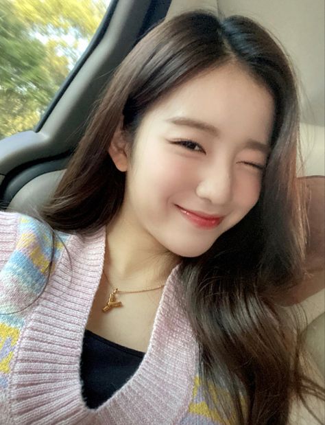 Wooyeon smiles and winks in a selfie Yoo Ah In Boyfriend, Yoo Ah In Aesthetic, Woo Ah Wooyeon, Nana Woo Ah, Yeon Woo, Girlfriend Material, Arrow Necklace, My Girl