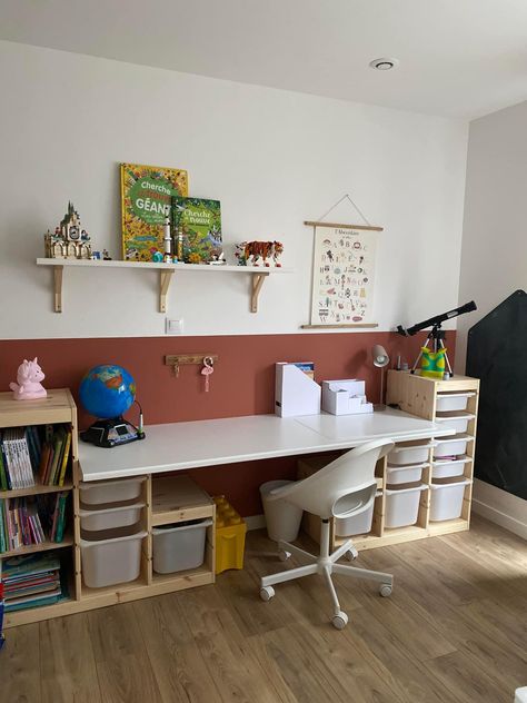 Ikea Lego Desk, Ikea School Room Ideas, Ikea Trofast Desk, Kallax Lego, Trofast Desk, Trofast Ikea Kids, Smart Kids Room, Ikea Kids Bedroom, Toy Room Storage