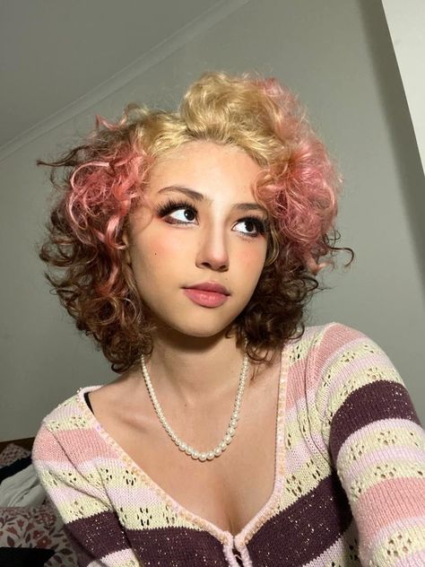 #prettygirl #oreohair #napolitanohair #femininegirl #aegyosal #prettymakeup #curlyhair #shorthair #curlyshorthair #pinkaesthetic #aesthetic #princess #fairyaesthetic #melaniemartinezaesthetic #melaniemartinez #portals #candygirl #lalalala Neopaliton Hair Curly, Pink And Blonde Hair Curly, Curly Neopolitan Hair, Neopolitan Hair Highlights Curly, Neopolitan Hair Curly, Neapolitan Curly Hair, Neopolatin Hair, Neapolitan Hair Curly, Neopolotin Hair