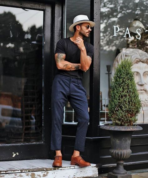 Brooklyn Style, Hat Outfits, Men's Street Style, Mens Designer Shoes, Summer Streetwear, Dapper Men, Style For Men, Summer Outfits Men, Outfits With Hats