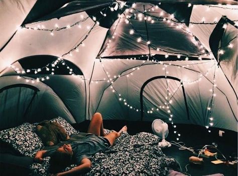 Sleepover Room, Sleepover Tents, Romantic Camping, Zelt Camping, Dream Dates, Camping Photo, Camping Photography, Camping Aesthetic, Backyard Camping