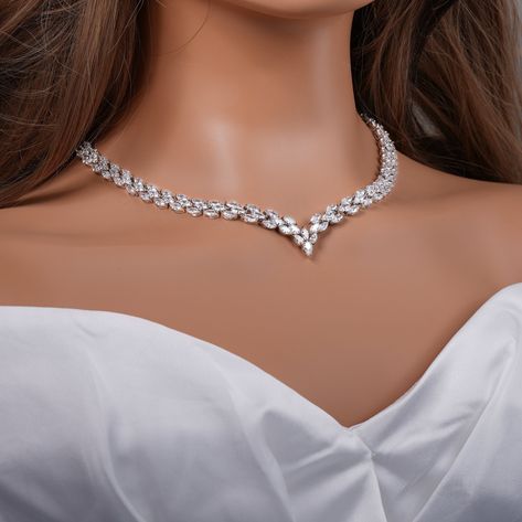 Diamond Necklace Women, Wedding Jewelry Ideas, Designer Wedding Jewelry, Necklace For Bride, Elegant Wedding Jewelry, Bride Wedding Jewelry, Wedding Dress Necklace, Wedding Jewellery Designs, Unique Wedding Jewelry