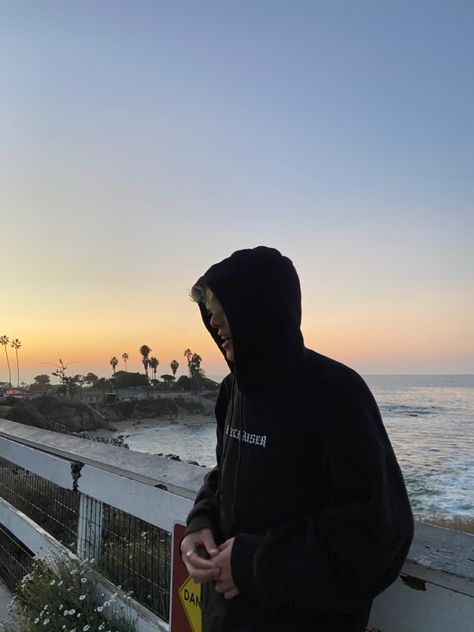 Los Angeles Aesthetic Photoshoot, California Boy Aesthetic, Guy Picture Poses, Stephen Witry, Beach Flicks, Monet Family, Los Angeles Aesthetic Outfit, Vsco Posts, The Summer Of Broken Rules