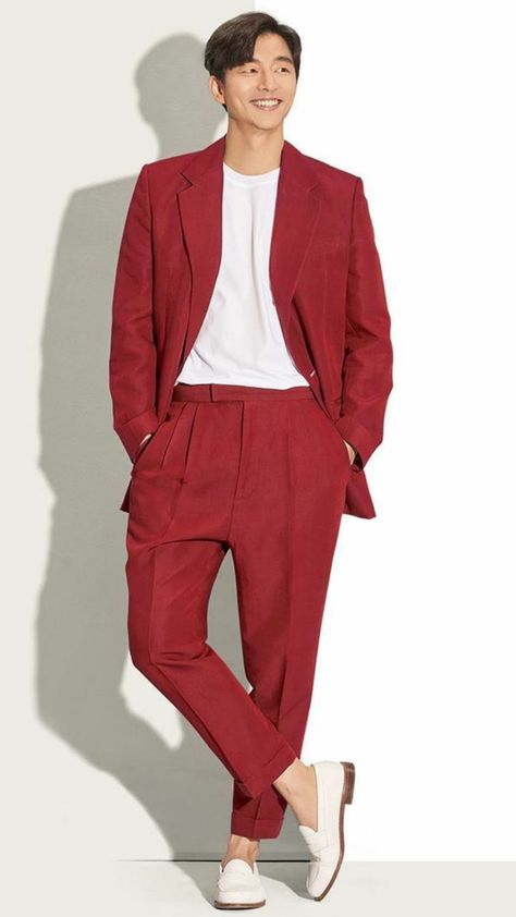 Office Outfit Men, Chinese New Year Outfit, Mens Photoshoot Poses, New Years Outfit, Chinese Man, Red Suit, Gong Yoo, Men’s Suits, Chinese Clothing