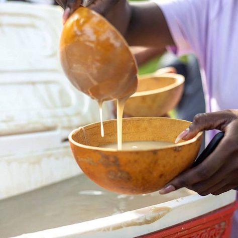 Ghanaian Food Network ® on Instagram: "Good morning world, Good morning Ghana! Our favourite Ghanaian breakfast, Hausa Koko (spicy millet porridge) deliciously enjoyed from our eco-friendly utensil, calabash! This is also one the popular street foods for breakfast, so don't forget to go buying with your own reusable bottles/bowls in tow. Together we can all help reduce plastic pollution in Ghana. Delicious Ghana, we are craving! 📸 By @wabisabiexperiencegh 😃👌🏿😋🇬🇭 #GhanaianFoodNetwork #BanP Ghana Breakfast, Breakfast Gathering, Ghana Traditional Wedding, Ghana Culture, Millet Porridge, Foods For Breakfast, Ghana Food, Ghanaian Food, Festival Food