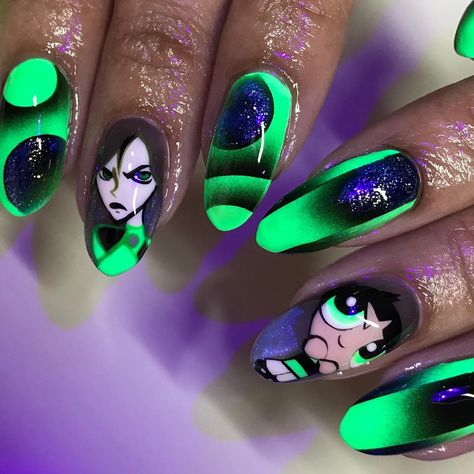 Shego Nails Design, Shego Nail Design, Buttercup Nails, Shego Nails, Neon Green And Black Nails Acrylic, Black And Green Nails Designs, Black Nails With Neon Green, Black And Neon Green Halloween Nails, Neon Cartoon Nails