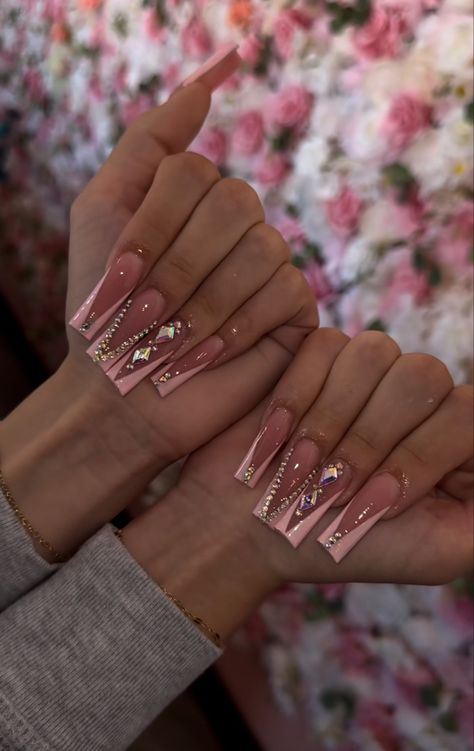 Pink Square Nails With Charms, Pink Nail Designs With Rhinestones, Extra Long Acrylic Nails Bling, Fall Long Nails Ideas, Pink Extra Nails, Buchifresa Nails, Buchona Nails, Bedazzled Nails, Gel Toe Nails