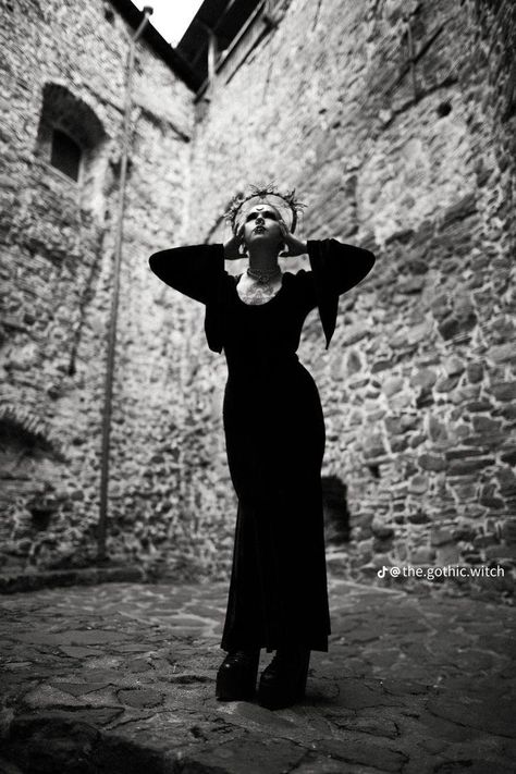 Castle Ruins Photoshoot, Gothic Portrait Photography, Castle Photoshoot Ideas, Ruins Photoshoot, Running Collage, Goth Photoshoot Ideas, Gothic Photoshoot Ideas, Inspired Photoshoot Ideas, Berlin Photoshoot