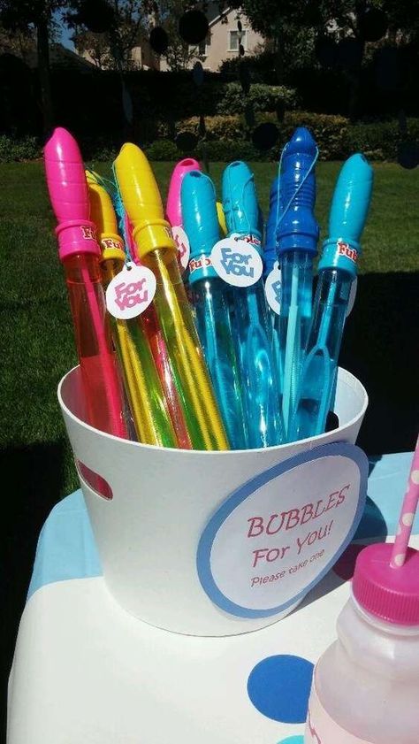 Bubbles Birthday Party Favors! See more party planning ideas at CatchMyParty.com! Bubbles Birthday Party, Bubble Birthday Parties, Pool Party Kids, Splash Party, Bubble Birthday, Trolls Birthday Party, Beach Birthday Party, Bubble Party, Moana Birthday Party