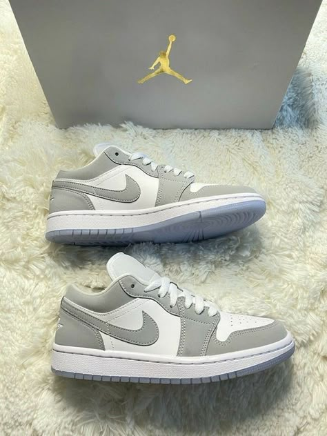 Sepatu Air Jordan, Snicker Shoes, Gray Nike Shoes, Jordan 1 Low White, Wishlist Shoes, Nike Shoes Girls, Nike Fashion Shoes, Jordan Shoes Girls, Jordan Shoes Retro