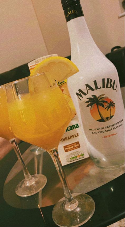 Ig: ___anne.p___ #aesthetic #cocktails #cocktailrecipe #cocktaildrinksrecipes #malibu #malibudrinks #pinacoladasangria #photography #photooftheday #photos #instagram #instagramstories #instagramhighlights #instagramstoryideas Acholol Aesthetic, Malibu Rum Drinks, Malibu Cocktails, Malibu Drinks, Fun Drinks Alcohol, Pretty Alcoholic Drinks, Malibu Rum, Caribbean Rum, Rum Drinks