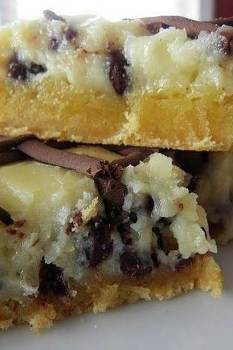 Chocolate Chip Gooey Butter Cake Luxury Desserts, Ooey Gooey Cake, Ooey Gooey Butter Cake, Gooey Cake, Gooey Butter, Bake Sweets, Gooey Butter Cake, Butter Cake Recipe, Ooey Gooey