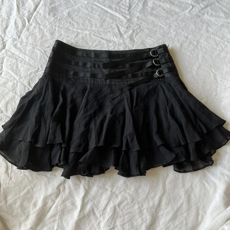 Goth Skirt Short, Loose Mini Skirt, Black Frilly Skirt, Frilly Mini Skirt, Black Grunge Mini Skirt, Black Goth Skirt, Black Ruffle Skirt Outfit, Alt Skirt, Black Ruffle Mini Skirt