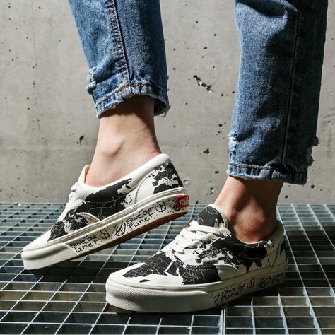 VANS Era Save Our Planet Sneakers Size 5 Women Planet Graffiti, Aesthetic Vans, White Slip On Vans, Vans Old Skool Low, Light Blue Shoes, Checkered Shoes, Vans Yellow, Rare Vans, World Map Print