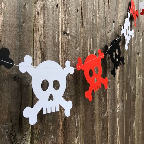 Pirate Decorations Diy, Pirates School Theme, Skull Banner, Pirate Banner, Pirate Props, Pirate Party Decorations, Diy Kids Party, Pirate Decor, Pirate Theme Party