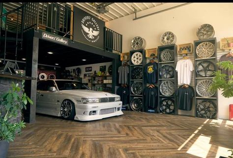 Engineer Motivation, Japanese Garage, Car Garage Ideas, American Garage, Building Miniature, Warehouse Garage, Showroom Inspiration, Garage Design Interior, Dream Car Garage