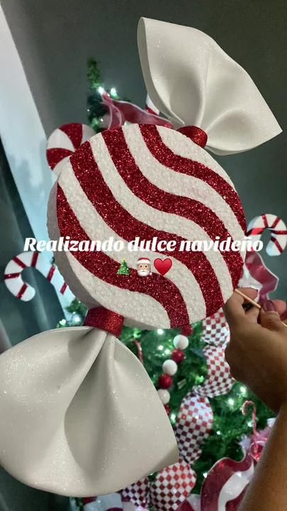 Gummiesnack_lm en TikTok Peppermint Christmas Decorations, Tiktok Candy, Diy Christmas Decorations Dollar Store, Tiktok Christmas, Diy Christmas Candy, Christmas Tree Decorating Themes, Christmas Props, Peppermint Christmas, Christmas Wreaths Diy Easy