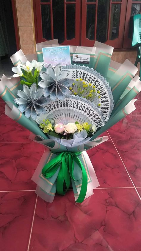 Bucket Uang 2000 An, Money Bucket Flower Rupiah, Money Bouquet Rupiah, Money Bucket Flower, Bouqet Uang, Money Buket, Money Bouquet Ideas, Bucket Bouquet, Bucket Uang