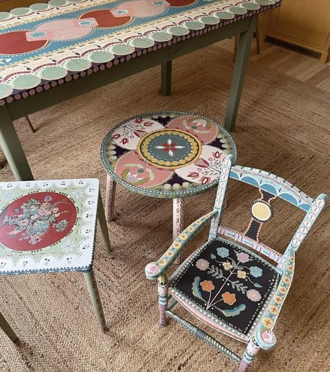 Amy Balfour, Vintage Hand Painted Furniture, Hand Painted Chairs, Bloomsbury Group, Painted Chair, Dolls House Interiors, Diy Furniture Renovation, Painted Chairs, Doll Painting