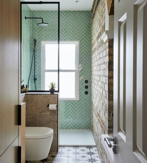 Small Ensuit, Ensuit Bathroom, Small Ensuite Ideas, Small En Suite, Ensuite Bathroom Ideas Small, Narrow Bathroom Layout, Small Narrow Bathroom, Long Narrow Bathroom, Small Ensuite