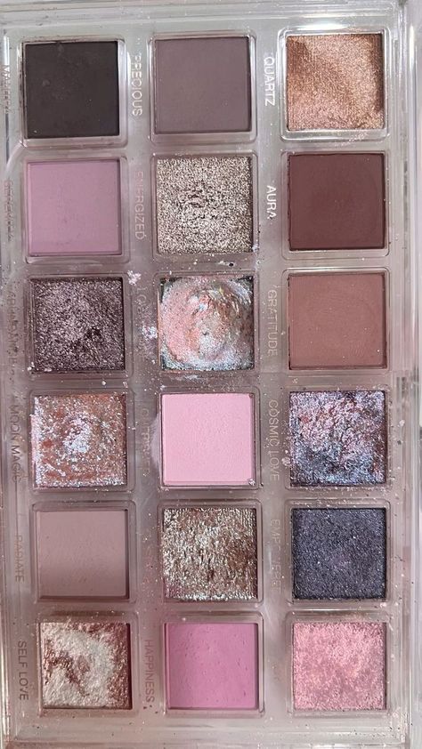 Eye Shadow Pallet Aesthetic, Pink Palette Makeup, Used Makeup Aesthetic, Make Up Palettes, Makeup Palette Aesthetic, Eyeshadow Palette Aesthetic, Cute Eyeshadow Palette, Light Pink Eyeshadow, Best Eyeshadow Palette