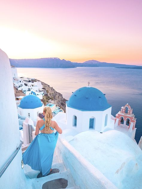 The best photo spots and most instagrammable places in Santorini: The famous blue domes of Oia. Click the photo to see the rest of my list of the best instagram photo spots in Santorini! What To Wear In Santorini, Santorini Hotels, Santorini Travel, Best Instagram Photos, Most Instagrammable Places, Greece Travel Guide, Oia Santorini, Unique Hotels, Instagrammable Places