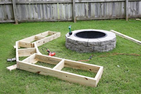 Circle Bench, Backyard Campfire, Cheap Fire Pit, Fire Pit Bench, Outdoor Fire Pit Seating, Outdoor Fire Pit Designs, Fire Pit Ring, Garden Pallet, Fire Pit Furniture