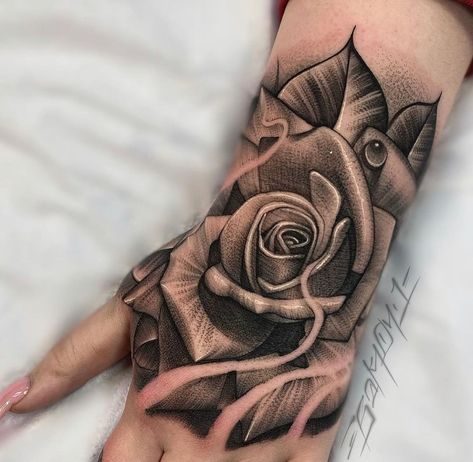 Hand Tattoos Pictures, A Rose Tattoo, Lion Shoulder Tattoo, Realistic Rose Tattoo, Skull Art Tattoo, Rose Hand Tattoo, Filigree Tattoo, Geometric Sleeve Tattoo, Hand Rose