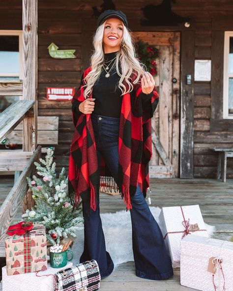 Impressions Online Boutique (@shopimpressions) • Instagram photos and videos Christmas Cowgirl Outfit, Christmas Western Outfit, Cowboy Christmas Outfit, December Outfits Winter, Xmas Outfits Women, Western Christmas Outfits, Cozy Christmas Outfits, Vaquera Fits, Shaggy Cardigan