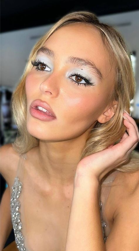 Y2K Called, and It's Bringing Icy Blue Eye Shadow Back—Here's How to Wear It Now Icy Blue 90s Makeup, Blue Eyeshadow Blonde Hair, Frosted Eye Makeup, Frosted Eyeshadow 90s, Frosted Blue Eyeshadow, Powder Blue Eye Makeup, Icy Eye Makeup, Blue And Brown Eye Makeup, Powder Blue Eyeshadow