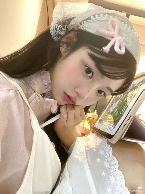 🩰 save = follow ~ #ulzzang  #cutie #korean #chinese #au #bodygoals #inspo Solo Pfps, Inspo Poses, Photography Guidelines, Aesthetic Profile Picture Cartoon Soft, Milky Pink, Woman Aesthetic, Selfie Inspo, Aesthetic Korean, Soft Makeup