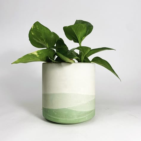 Ceramic Cafe, Plant Pot Design, Diy Pottery Painting, Flower Pot Art, Plant Pot Diy, Flower Pot Design, Painted Pots Diy, Painted Plant Pots, Pots And Planters