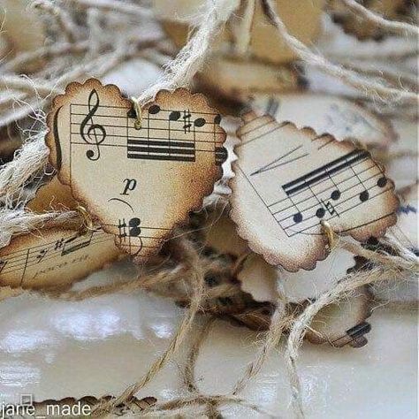 Music Notes Decorations, Sheet Music Crafts, Old Book Crafts, Music Crafts, Book Page Crafts, Music Paper, בר מצווה, Music Decor, Vintage Wedding Decorations